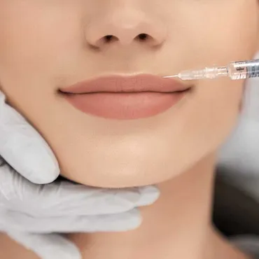 Preenchimento labial com anestesia